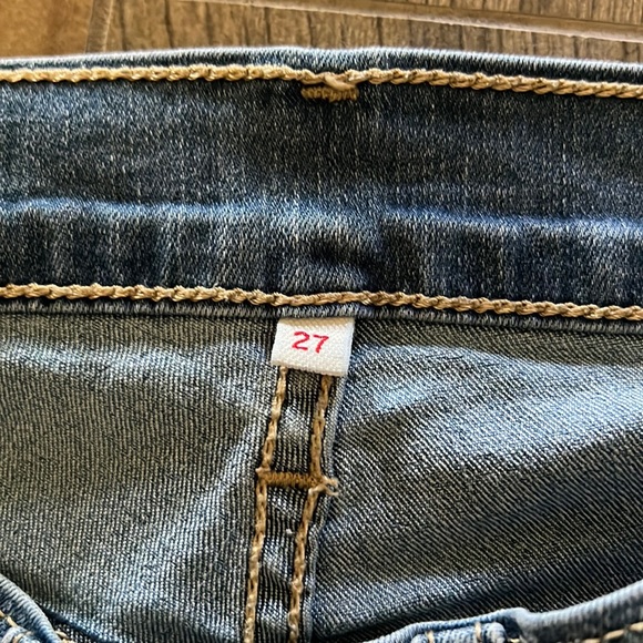 Levi’s Jean Shorts - Picture 3 of 5